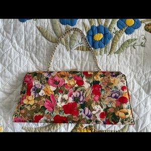🌸Clutch purse with chain! 🌼